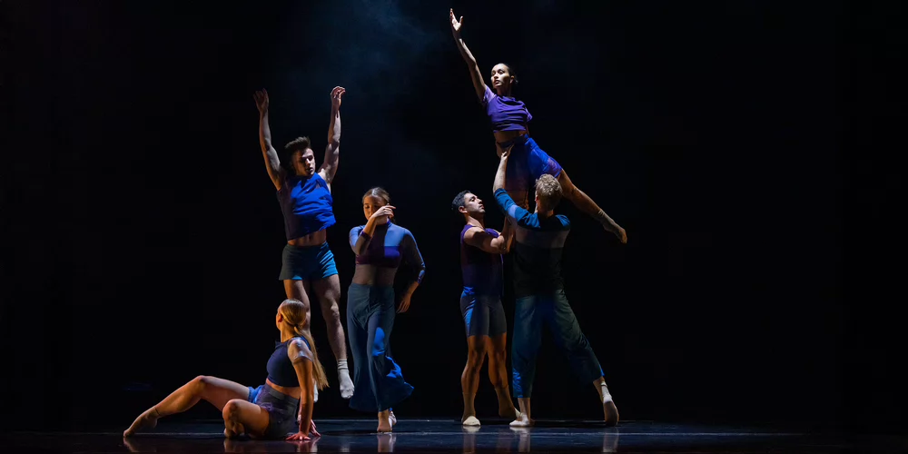 Dancer Suspender in air