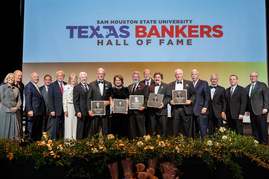 Members of the Texas Bankers Hall of Fame posing at the gala.