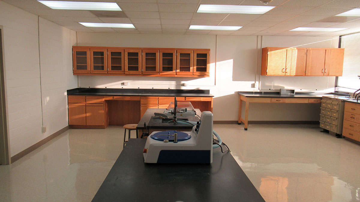 Farrington-Lab-304-Research-Laboratory-Pic-2