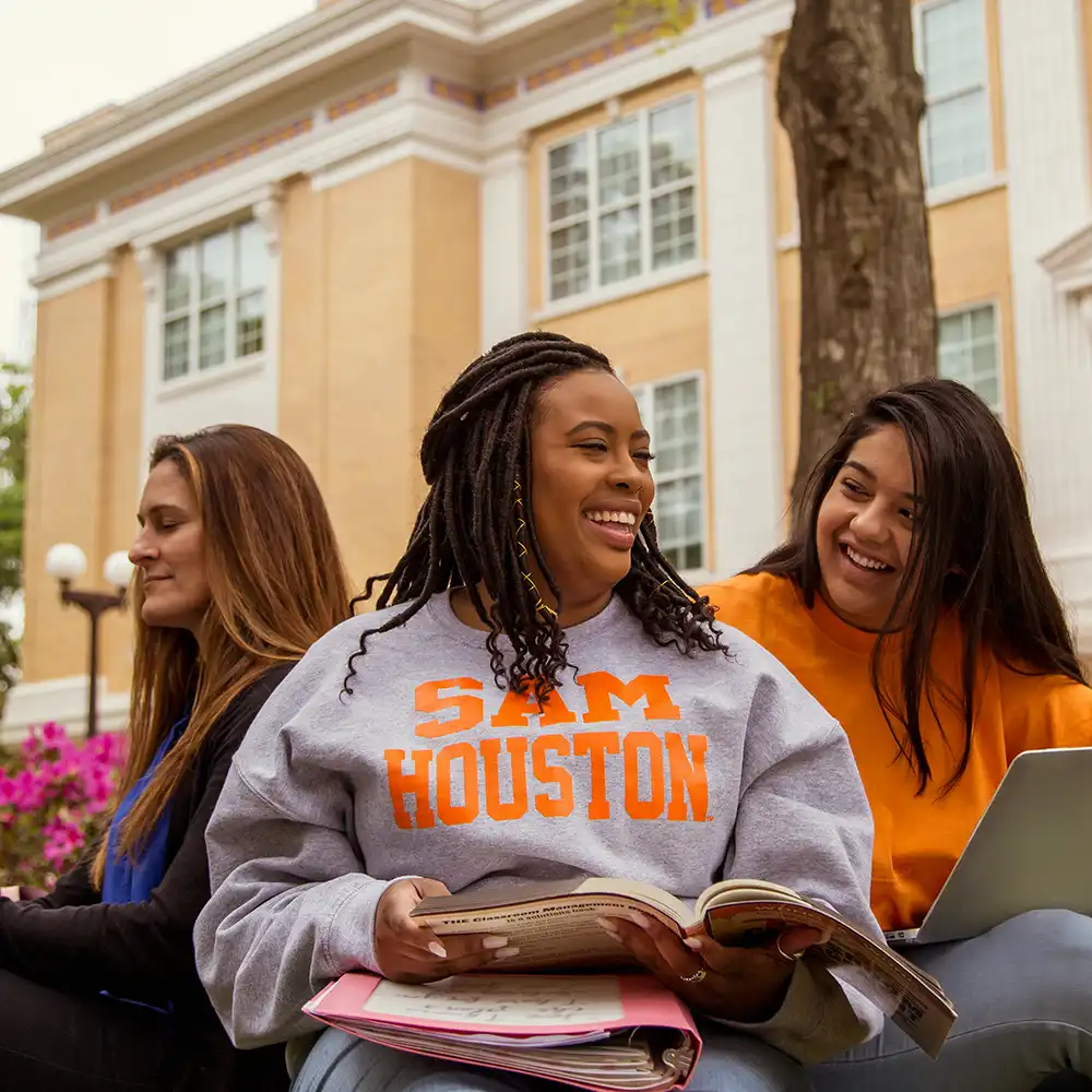SHSU students study outside on a beautiful Texas day