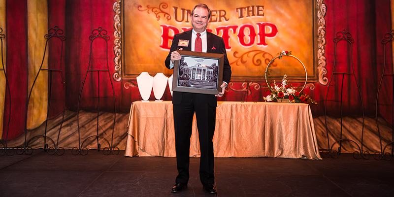 Chapman receiving award.