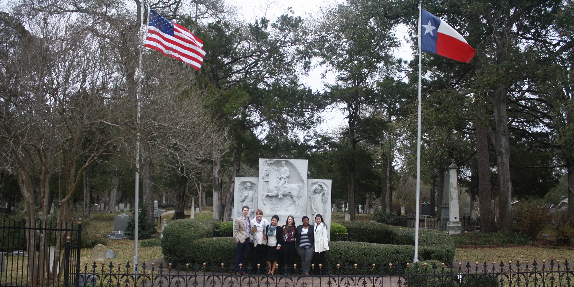 A group of students in front of Sam Houston's Grave.