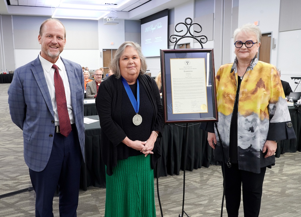 From left: Regent Stephen Lee, Mary Petrón and University President Alisa White.