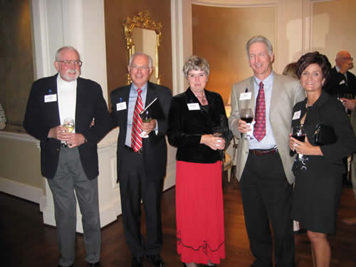 Glenn Lowry, Len & Marlene Keeling and Steve & Lisa Parkhill visit at the <em>Share the Vision Dinner </em> at River Oaks Country Club