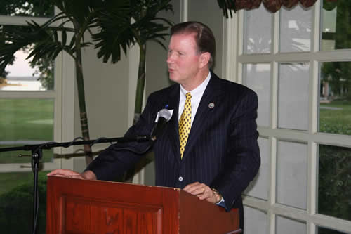 Conroe Mayor Tommy Metcalf speaks at Campaign Dinner