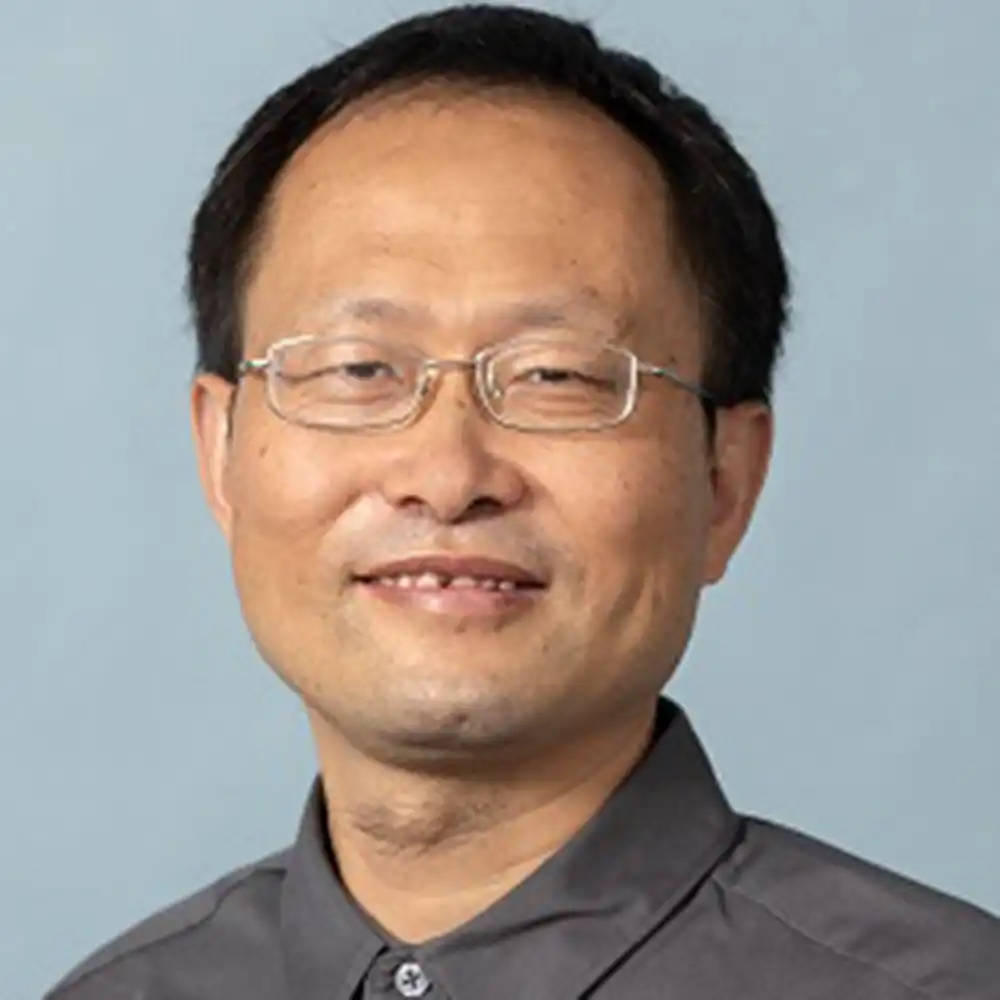 (Frank) Qingzhong Liu's Photo