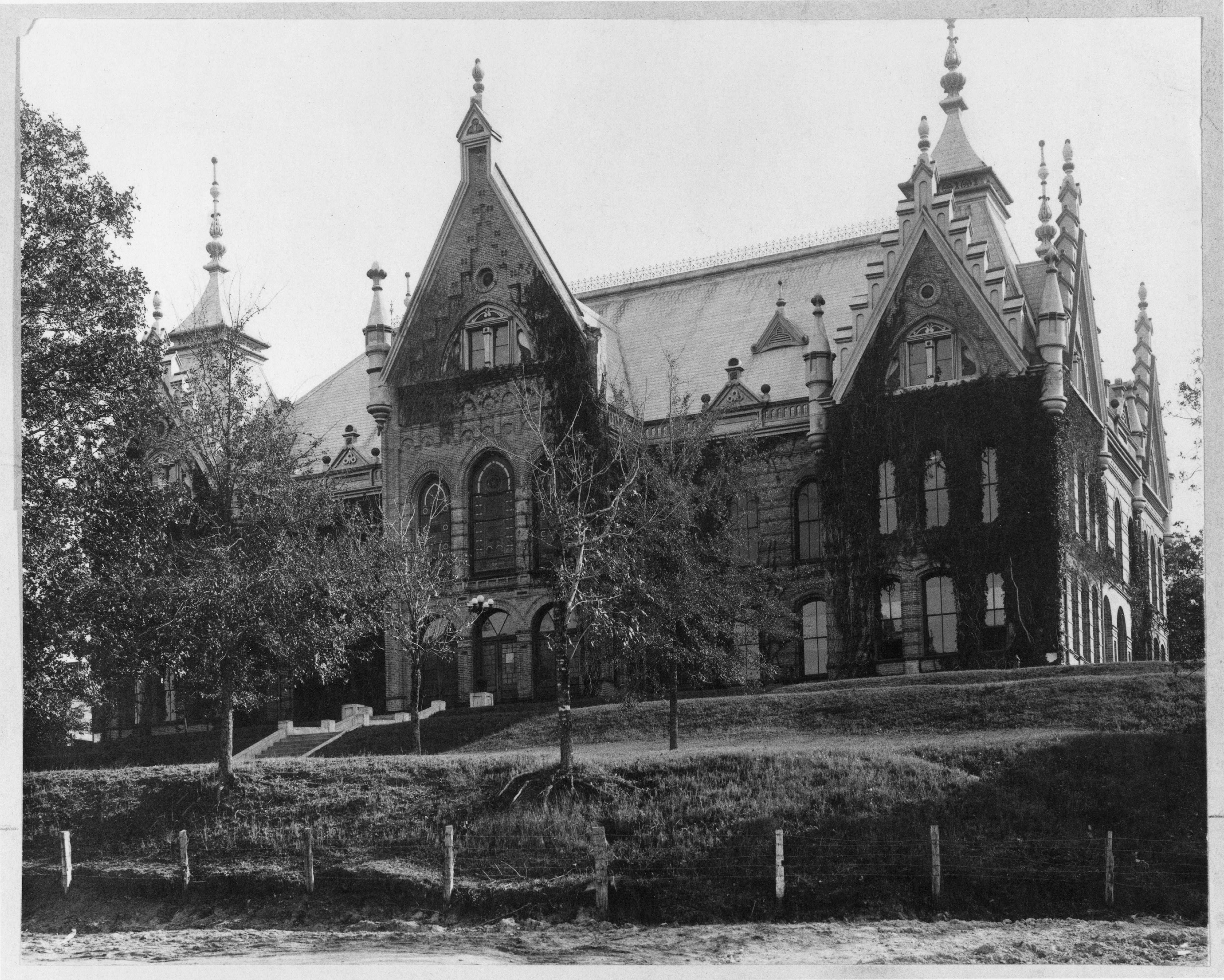Old Main, 1918