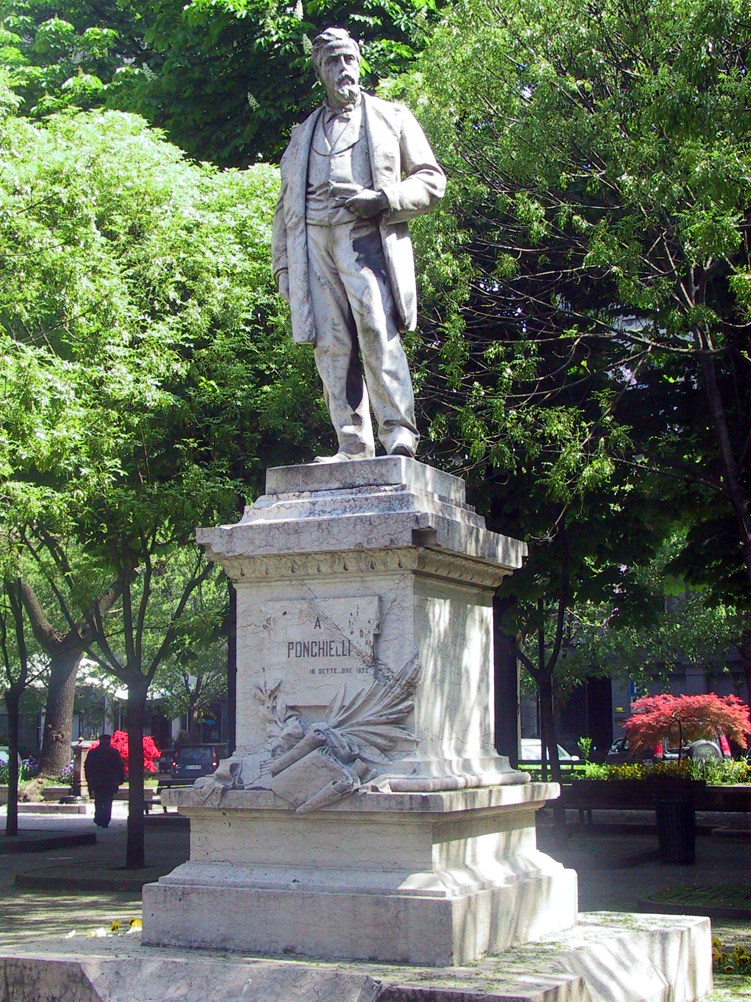 Ponchielli Statue