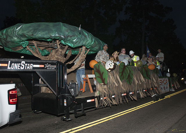 2018 Homecoming Parade Best Overall - SH Construction Association