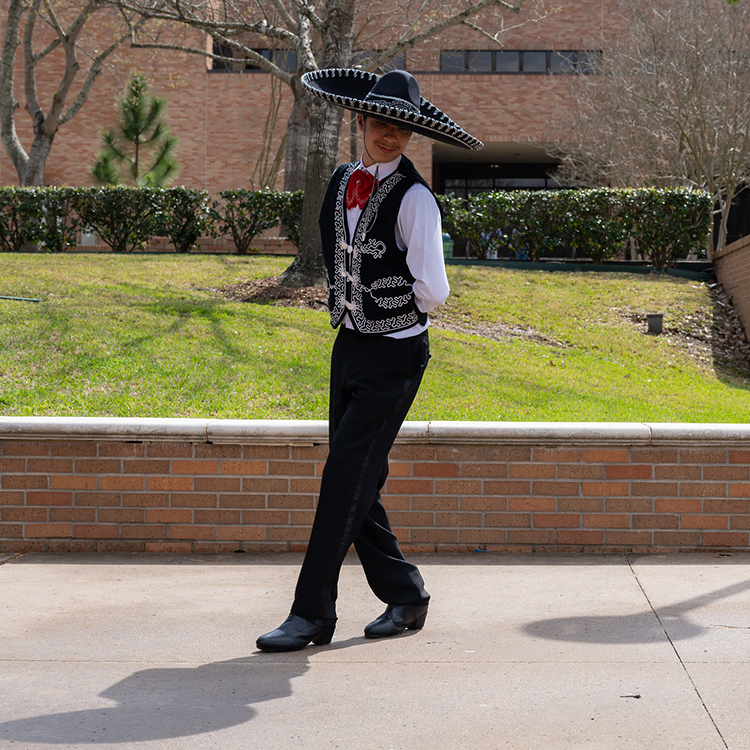 An Alma Folklórica Dancer taps his shoes.