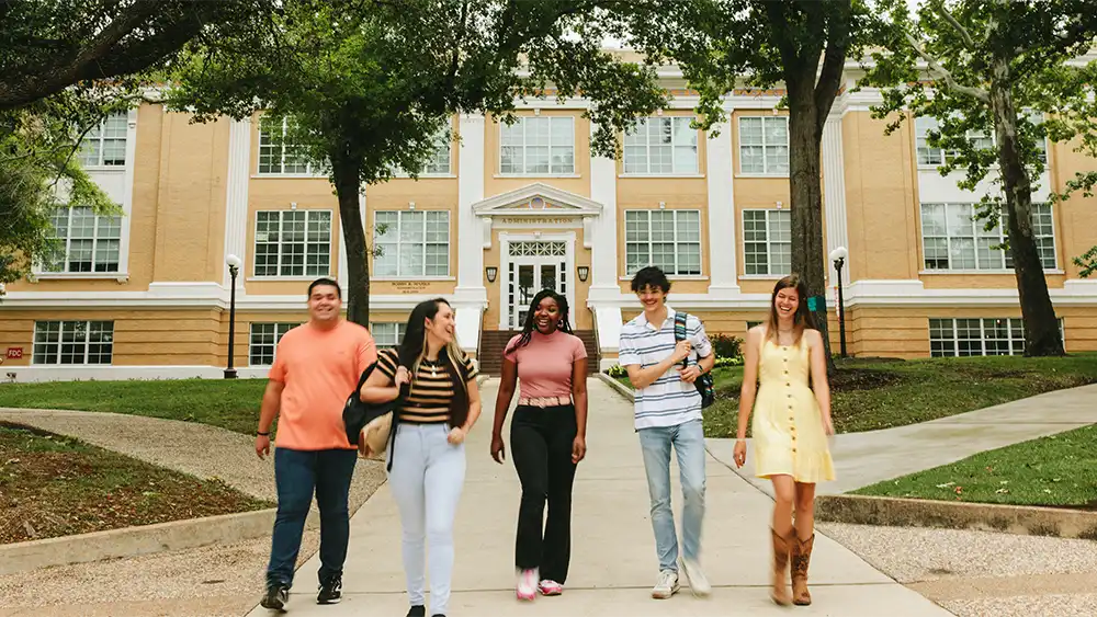 SHSU students walking on campus.