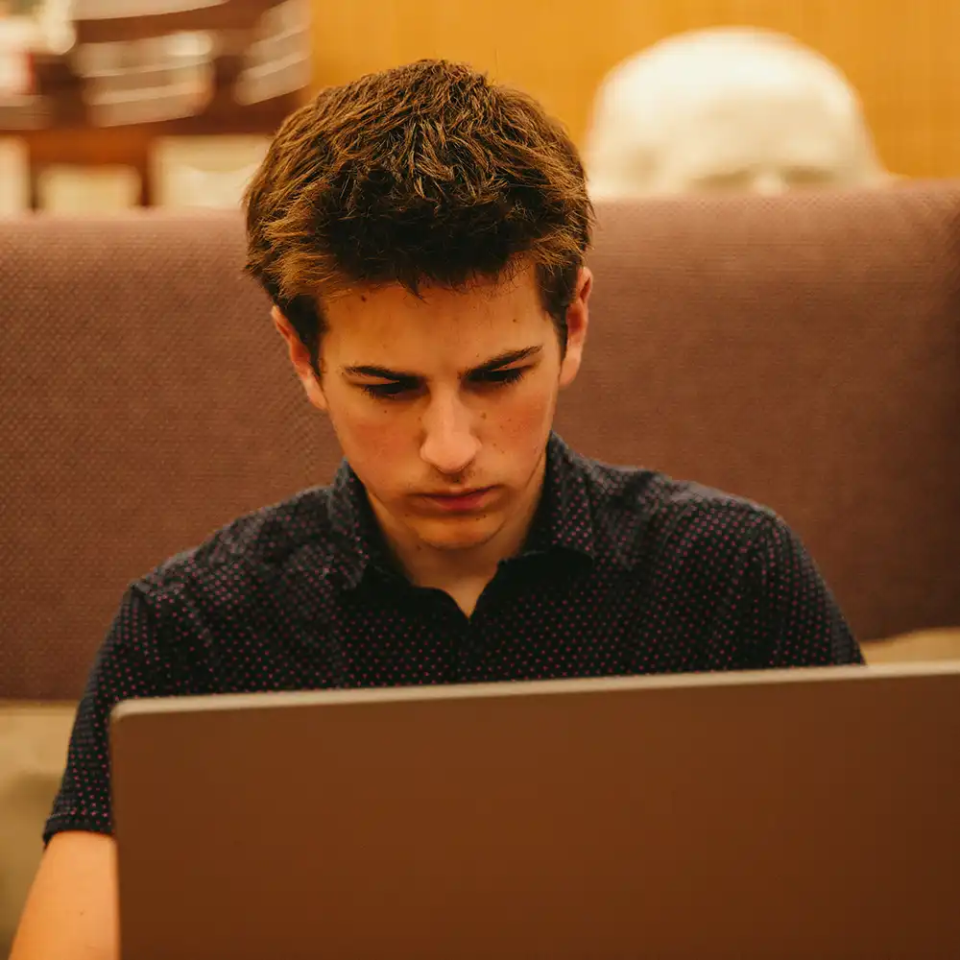 SHSU graduate student registering for class
