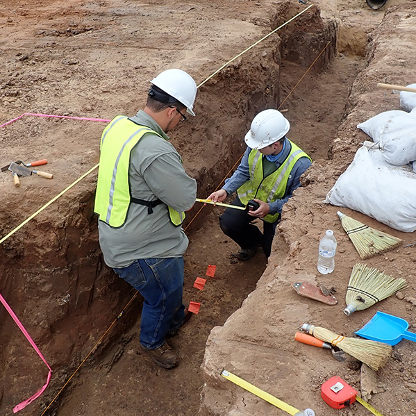 Archeologists working on the Sugar Land 95 project