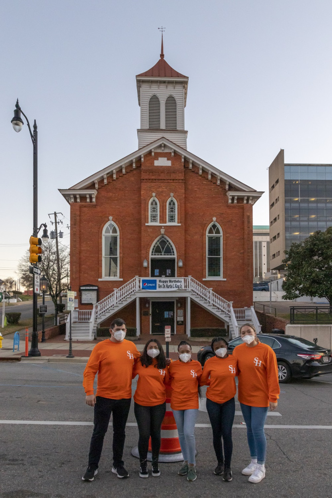 How to get to Dexter Avenue King Memorial Legacy Center in Montgomery by Bus?